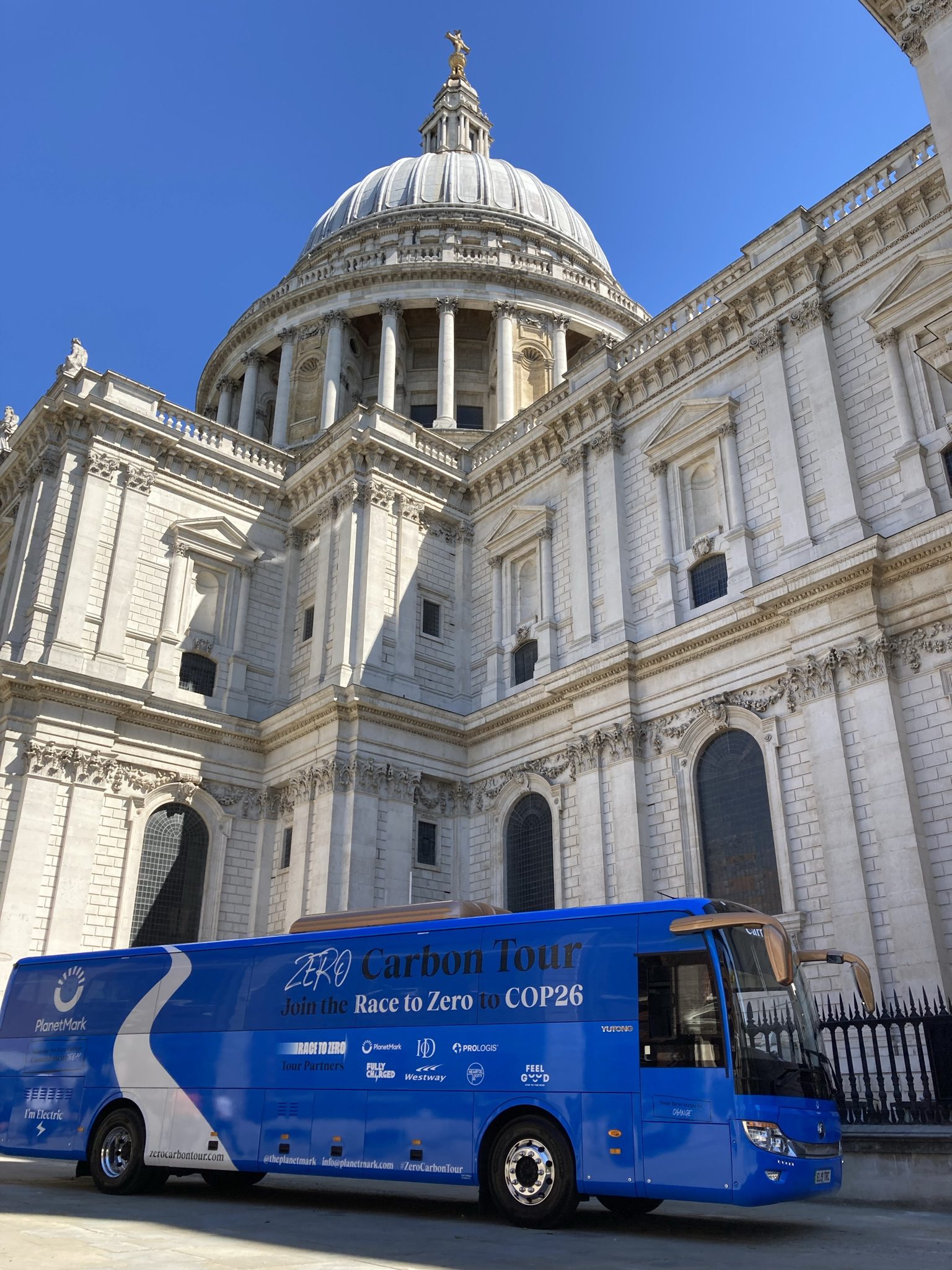 PlanetMark Carbon Tour bus outside St Pauls Cathedral